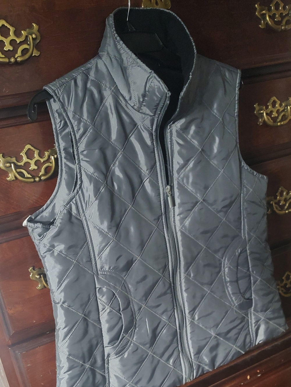 Jane Ashley/ Gray Sleeveless Vest